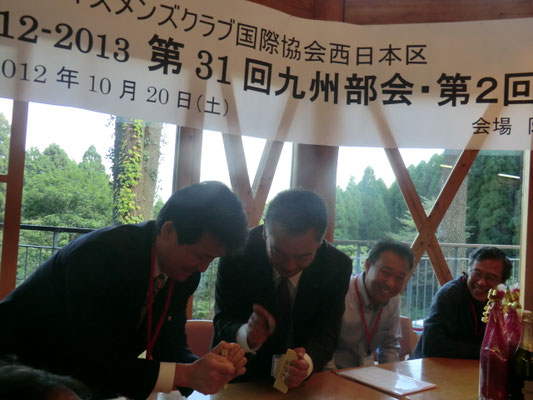 なかなか点きません。河村代行力入れすぎで、石割れました。