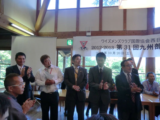 左から、五嶋さん、藤本義隆さん、梅井さん、大久保さん、久保さん