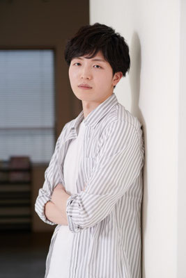 色白の男性俳優｜髙木洋輔