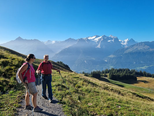 Wanderbegleitung.....spannend, was der Herr alles zu erzählen hatte, auch wenn wir nicht alles verstanden haben
