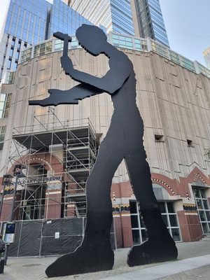 Hammering Man