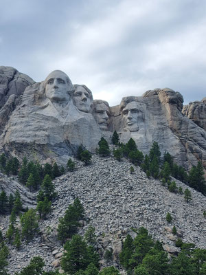 George Washington, Thomas Jefferson, Theodore Roosevelt, Abraham Lincoln