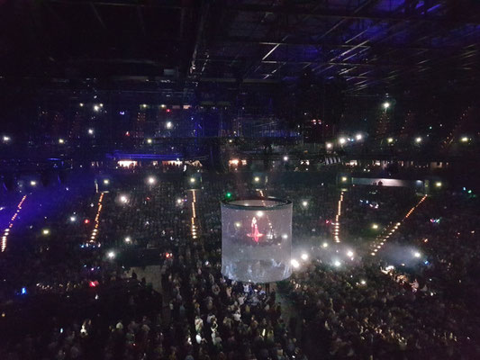 Das Konzert war gigantisch, spektakulär, faszinierend, kurz: dä blutti Wahnsinn!