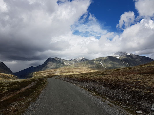 Blick zurück auf den 2178 m hohen Rondslott
