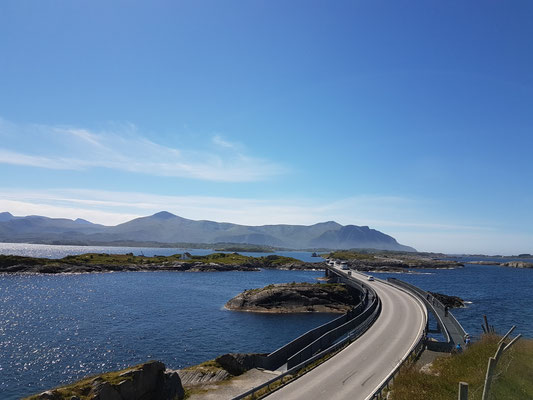 Auf der Atlanterhavsveien (Atlantikstrasse) nach Ålesund