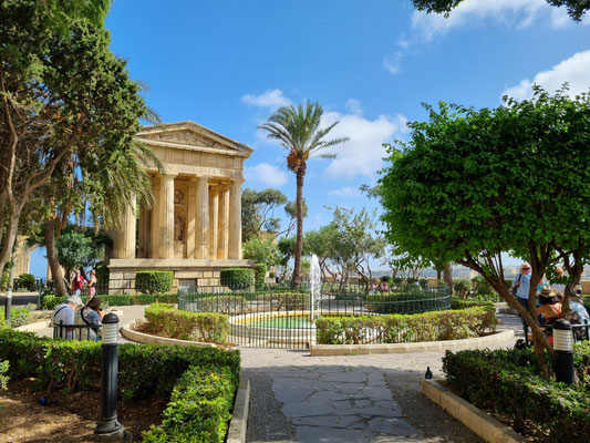 Lower and Upper Barracca Gardens