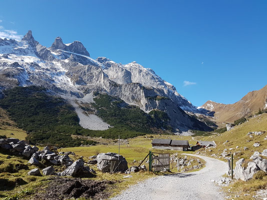 Botanischer Alpengarten mit den drei Türmen