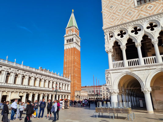 Piazza San Marco mit Campanile (Glockenturm)