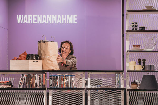Warenannahme Tonis Ladencafé