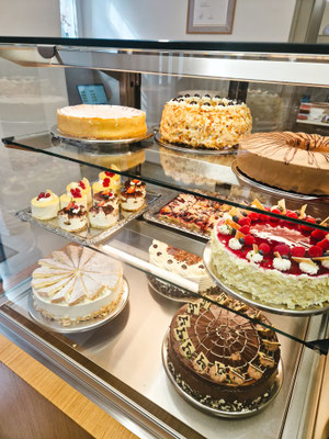 Kuchen und Torten im Tonis