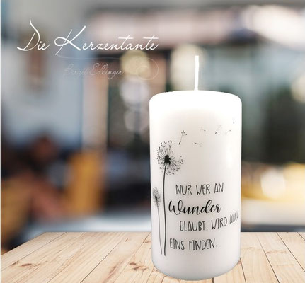 Spruchkerze: "Nur wer an Wunder glaubt, wird auch eins finden" Maße: 15x8cm, Preis: EUR 9,00