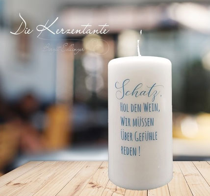 Spruchkerze: "Schatz hol den Wein, wir müssen über Gefühle reden"; Maße: 15x8cm, Preis: EUR 9,00