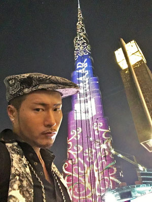 噴水ショーが終わると様々な色に変わっていきます