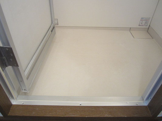 お風呂場のドアのカビ及びカルキ汚れの除去後