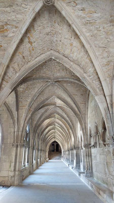 Kreuzgang neben Kathedrale