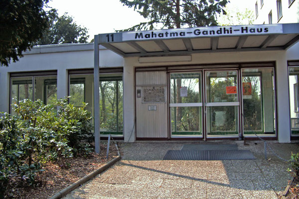 Eingang / Entrance: Mahatma Gandhi-Haus