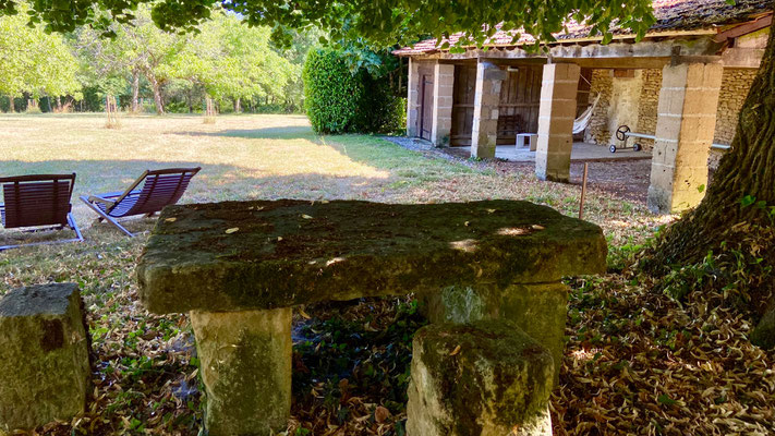Domaine de la Licorne en Périgord Noir, à l'ombre du vieux tilleul
