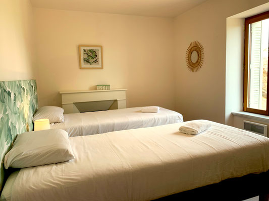 Domaine de la Licorne in french Black Perigord, Rouffignac cottage, green bedroom