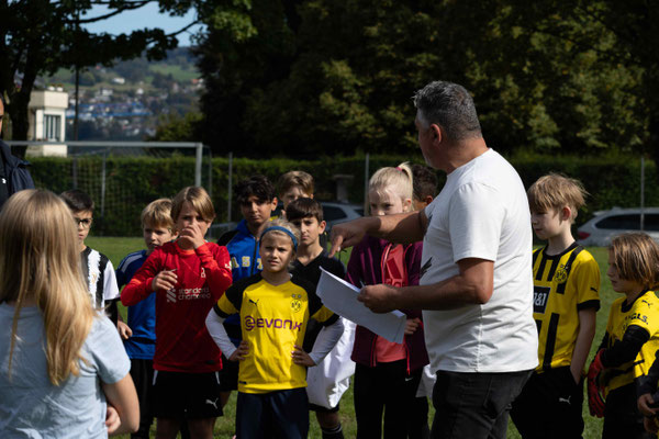 Dorf-Plauschturnier für kleine FussballerInnen