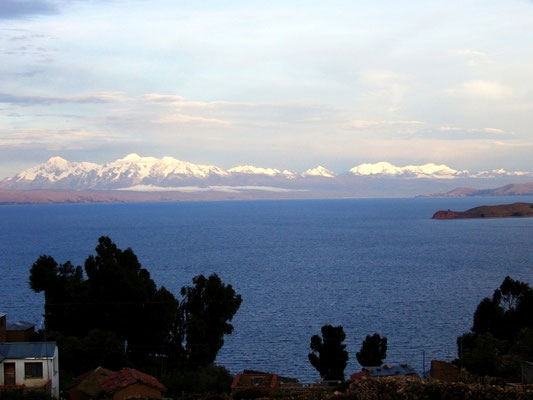 Lago Titicaca mit Cordillera Real