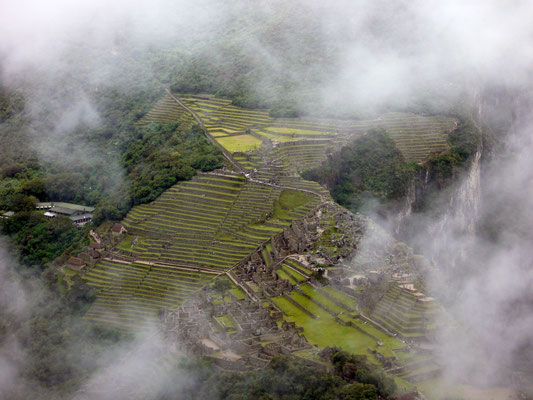 Blick vom Wayna Picchu auf Machu Picchu