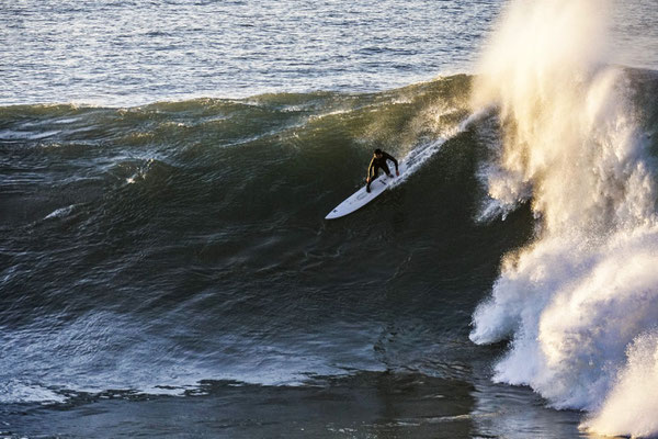 Roka Puta big wave surfing - Surfer: Iker Amatriain