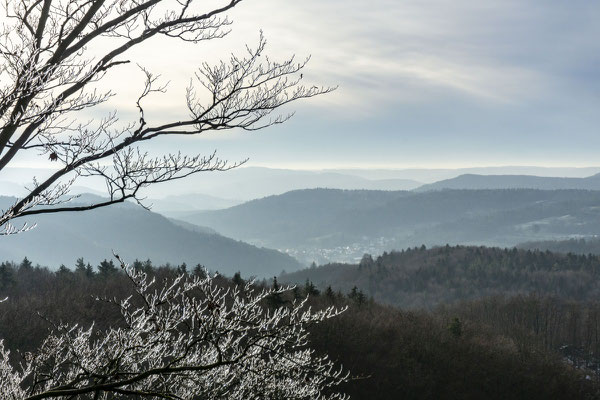 Blick von der Burg Hohenstein über die winterliche Alb (Tour 13)