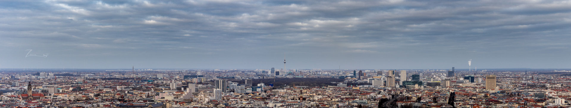 Panorama erstellt aus 3 Einzelbildern mit 70mm Tele, ISO 200, f/4.5 ,1/640 Sek.