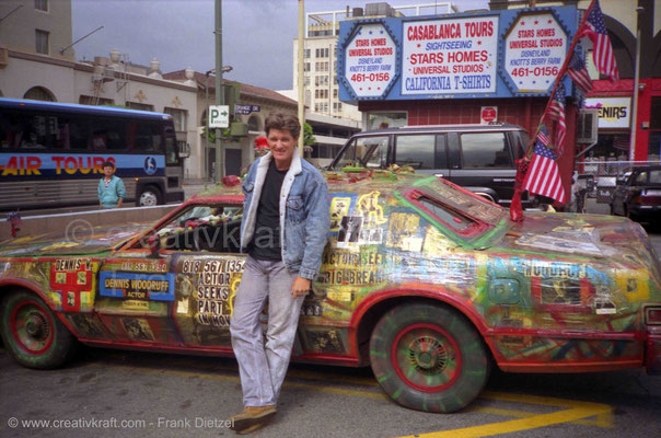 Dennis Woodruff (*1952), Los Angeles-based actor on self-promotion with his art-car, Walk of Fame, TCL Grauman´s Chinese Theatre, 6925 Hollywood Blvd/N Orange Dr, Hollywood, Los Angeles, California 90028, 6/1990