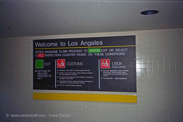 Los Angeles, California Airport/LAX, sign post customs/Zoll, USDA, baggage claim/Gepäckband, Flughafen 6/1990