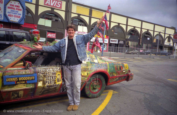 Dennis Woodruff (*1952), Los Angeles-based actor with his art-car seeks part in movie, Walk of Fame, TCL Grauman´s Chinese Theatre, 6925 Hollywood Blvd/N Orange Dr, Hollywood, Los Angeles, California 90028, 6/1990