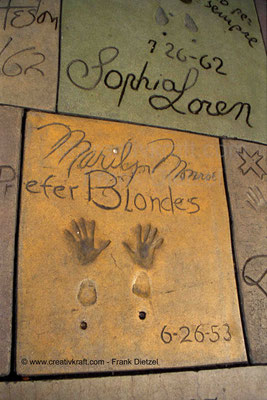 Hand- and footprints of Marilyn Monroe "Prefere Blondes" 6-26-53 in concrete, Walk of Fame, TCL Grauman´s Chinese Theatre, 6925 Hollywood Blvd/N Orange Dr, Hollywood, Los Angeles, California 90028, 6/1990