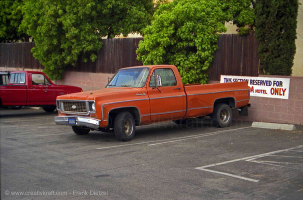 Chevrolet/GMC Custom DeLuxe Pickup Truck at Hacienda Hotel at LAX, today Fairfield Inn & Suites Mariott, 525 N Sepulveda Blvd, today N Pacific Coast Hwy/E Mariposa Ave, El Segundo, Los Angeles, 90245 California, June 1990