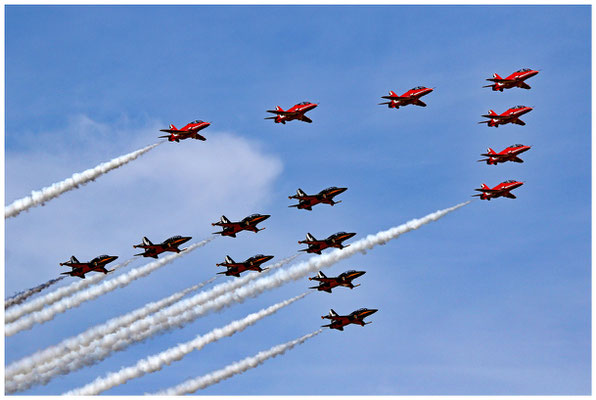 Formation of The Red Arrows and The Black Eagles / 17.07.2022 / © Martin Hackl