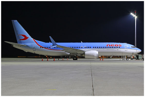 Neos S.p.A. / Boeing 737-8 MAX / EI-RZB / 21.04.2022 / © Martin Hackl