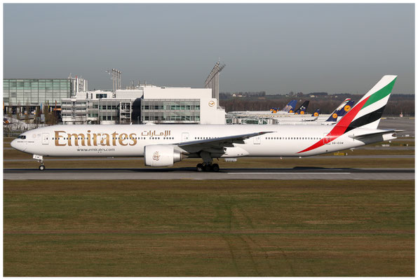 Emirates / Boeing 777-300 / A6-EGW / 22.11.2017 / © Martin Hackl