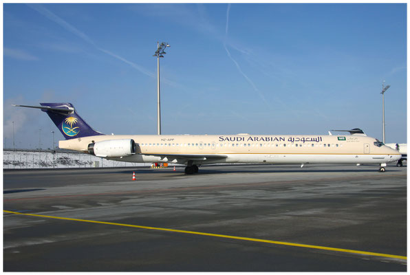 Saudi Arabian Airlines / MDD MD-90-30 / HZ-APF / 05.02.2011 / © Martin Hackl