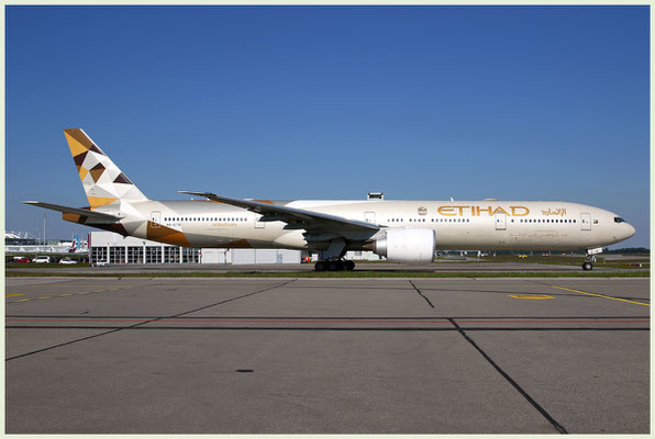 Etihad Airways / Boeing 777-300 / A6-ETB / 18.05.2020 / © Martin Hackl