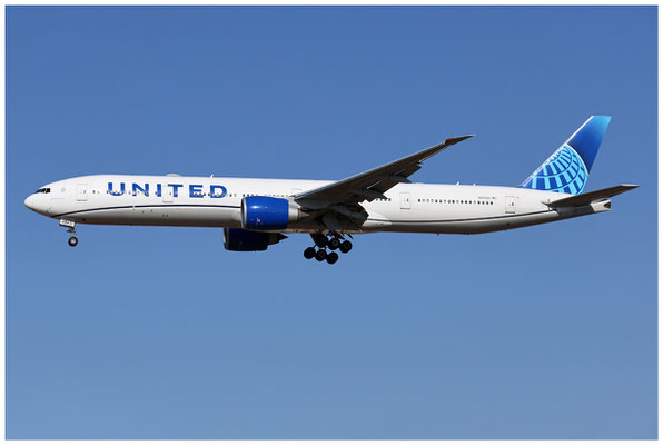 United Airlines / Boeing 777-300 / N2352U / 17.03.2025 / © Martin Hackl
