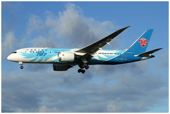 China Southern Airlines / Boeing 787-8 / B-2735 / 26.11.2017 / © Martin Hackl