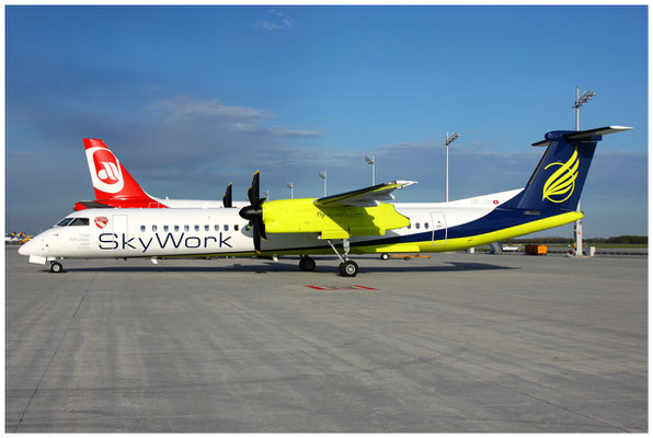 SkyWork / DHC-8-400 / HB-JIK / 23.04.2012 / © Martin Hackl
