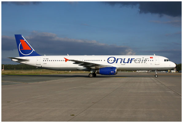 Onur Air / Airbus A321-200 / TC-OBZ / 27.09.2014 / © Martin Hackl