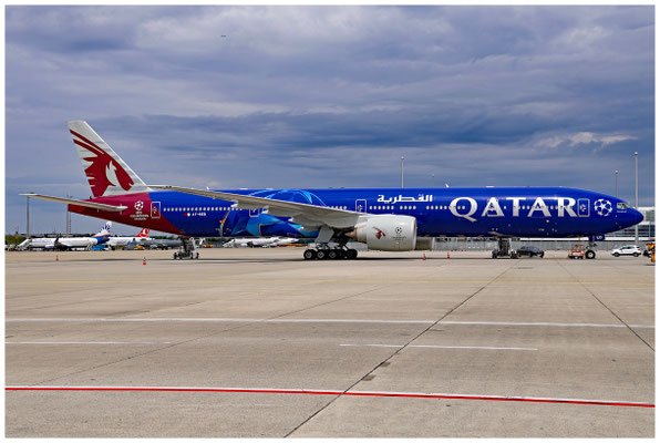 Qatar Airways / Boeing 777-300 / A7-BED / 01.06.2025 / © Martin Hackl