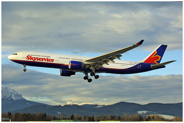 Skyservice / Airbus A330-300 / C-FBUS / 20.12.2003 / © Martin Hackl