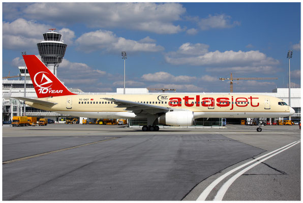 Atlas Jet / Boeing 757-200 / TC-OGT / 04.05.2011 / © Martin Hackl