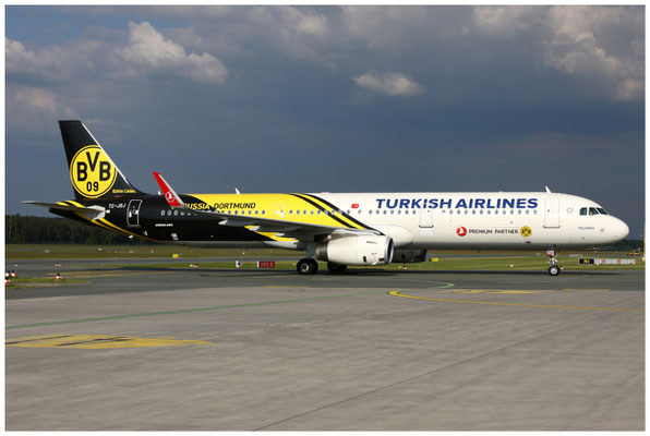 Turkish Airlines / Airbus A321-200 SL / TC-JSJ / 21.05.2015 / © Martin Hackl