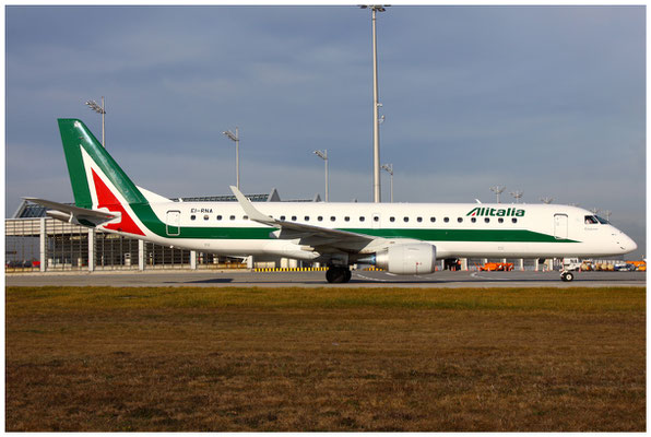 Alitalia City Liner / ERJ-190-100 / EI-RNA / 02.12.2011 / © Martin Hackl