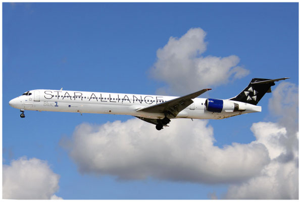 Blue 1 / McDonnell Douglas MD-90-30 / OH-BLF / 01.05.2009 / © Berni Müller