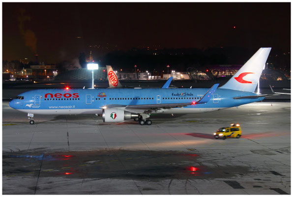 Neos / Boeing 767-300ER (WL) / EI-DMJ / 17.12.2009 / © Berni Müller