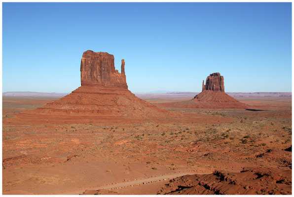 Monument Valley - West Mitten + East Mitten Butte - © Martin Hackl